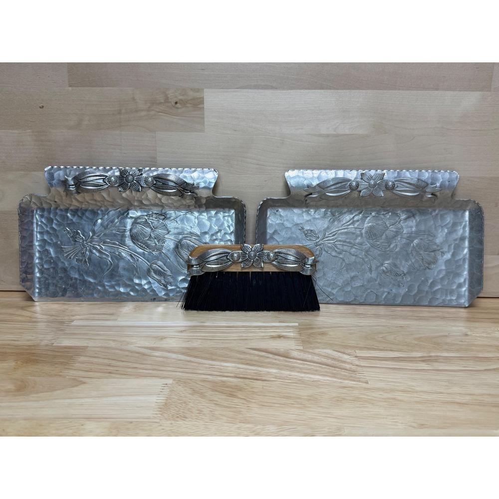 Rodney Kent Hand Wrought Aluminum Silent Butler Crumb TraySet 444 Hammered Tulip